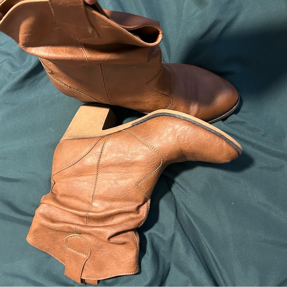 Cute styling boots.!